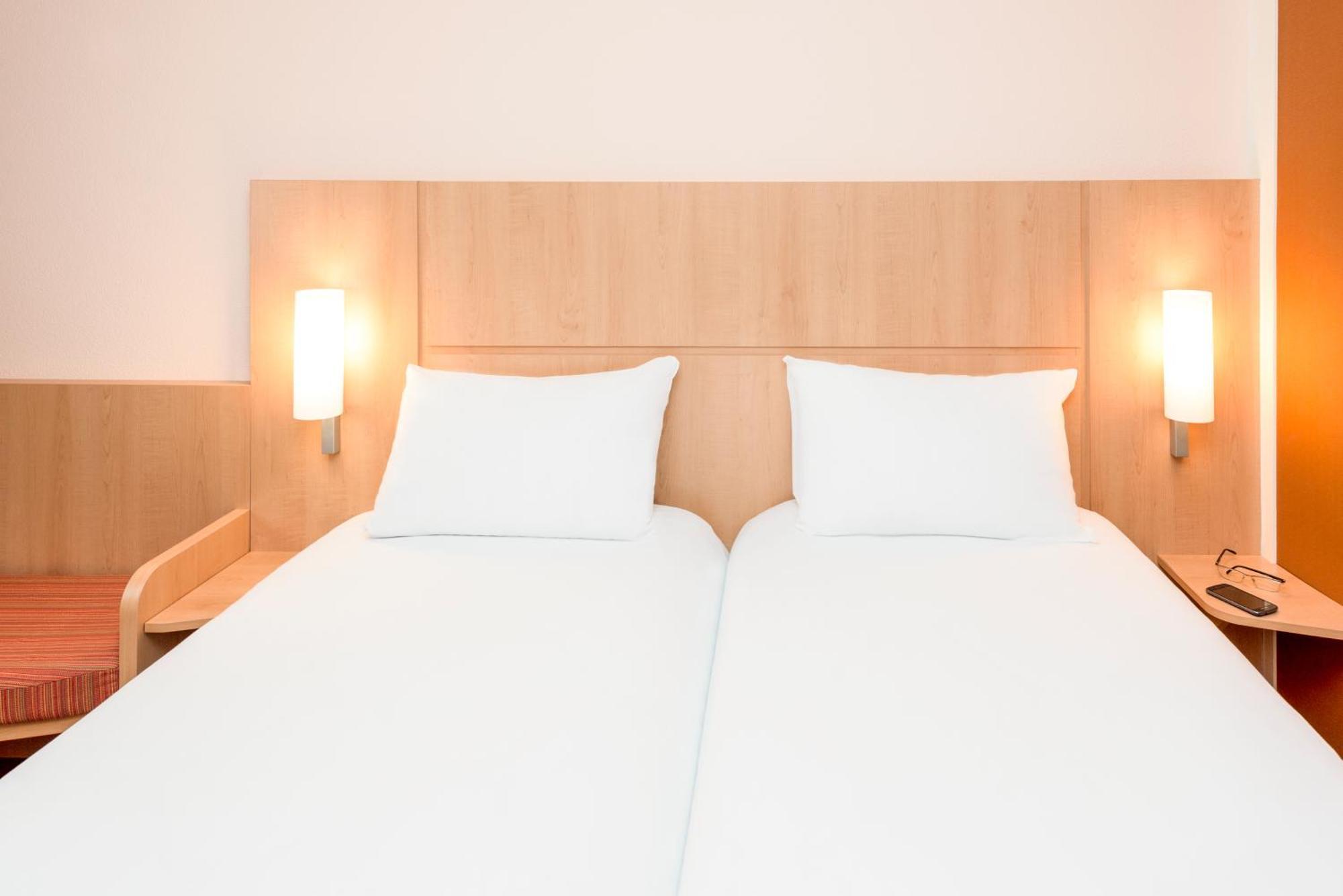 Ibis Esch Belval Hotell Exteriör bild