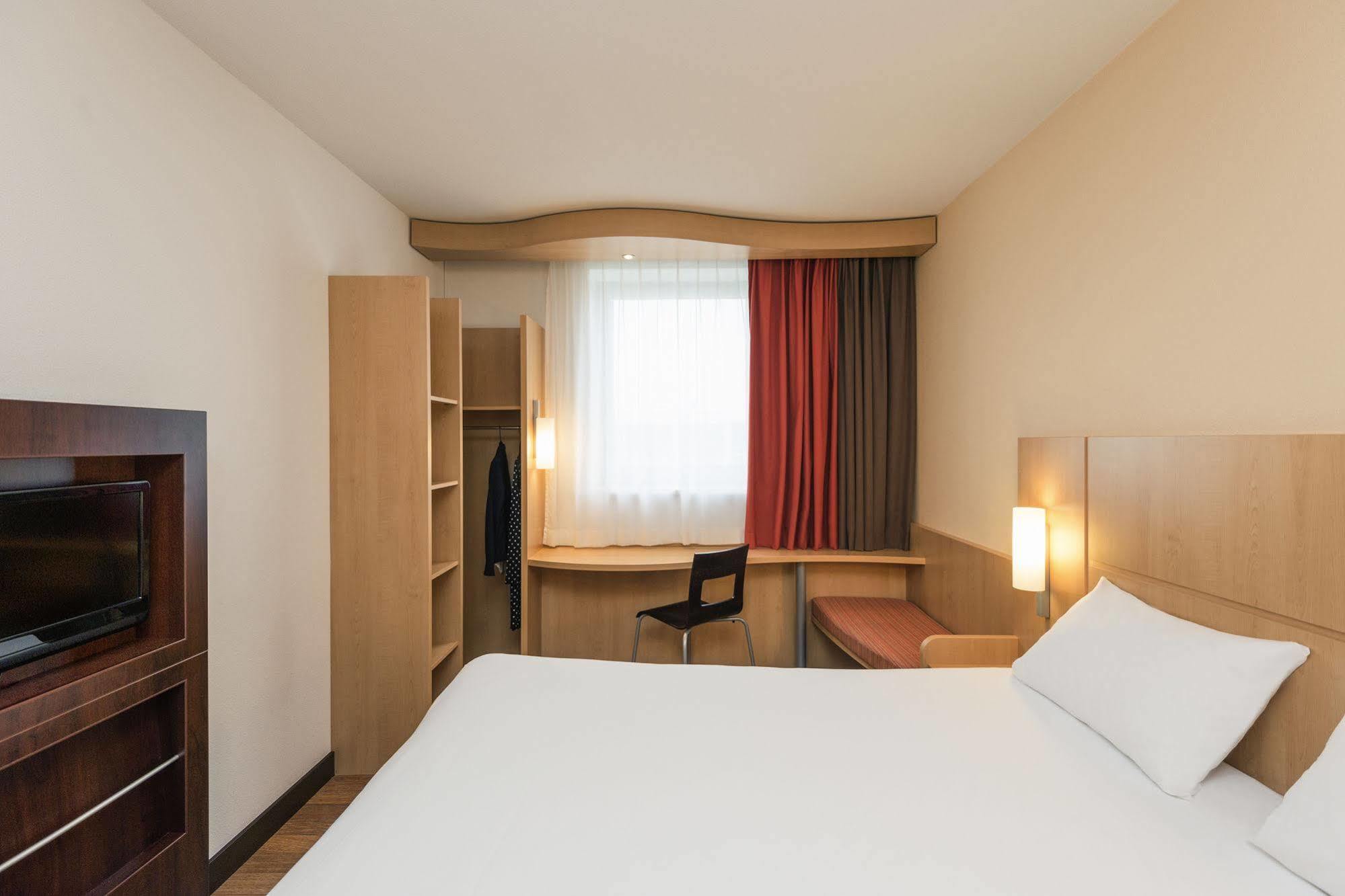 Ibis Esch Belval Hotell Exteriör bild
